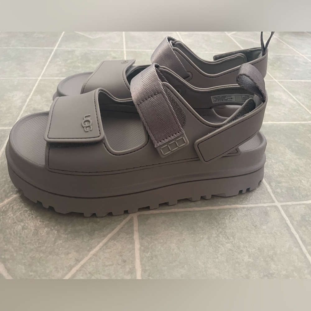 Brand new Uggs golden glow sandal in sea salt size 8